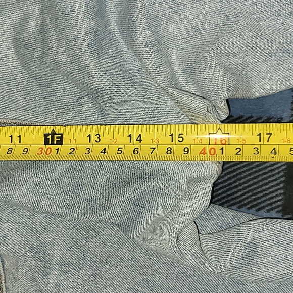 Vintage. Made in USA. Levi's 560. Loose-fit, tapered. Men's size w38 l30 - Picture 6 of 16